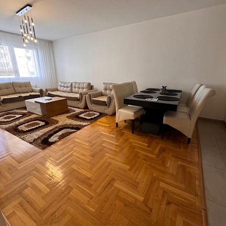 Big Spacious Apartment In Pej Center With Wi-Fi Peć Eksteriør billede