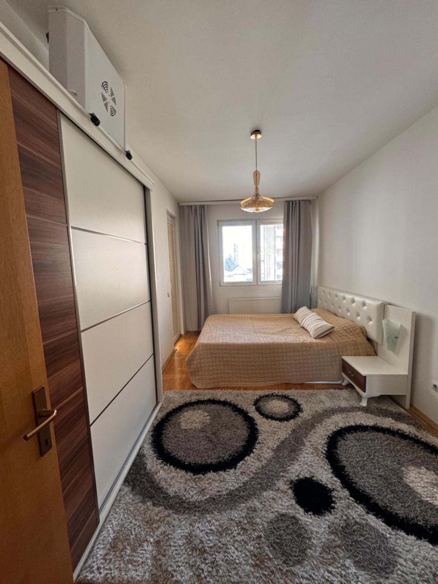 Big Spacious Apartment In Pej Center With Wi-Fi Peć Eksteriør billede