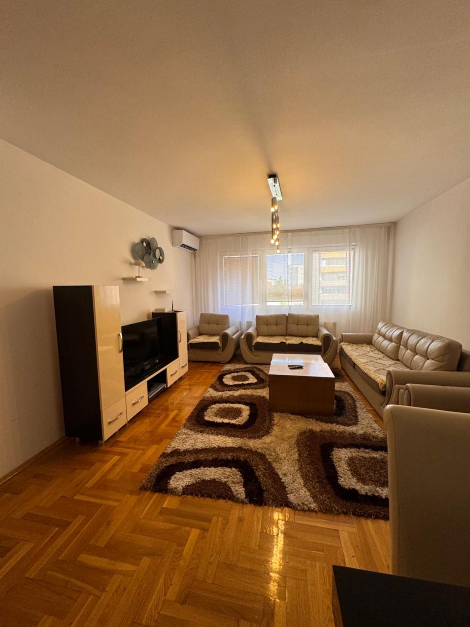 Big Spacious Apartment In Pej Center With Wi-Fi Peć Eksteriør billede